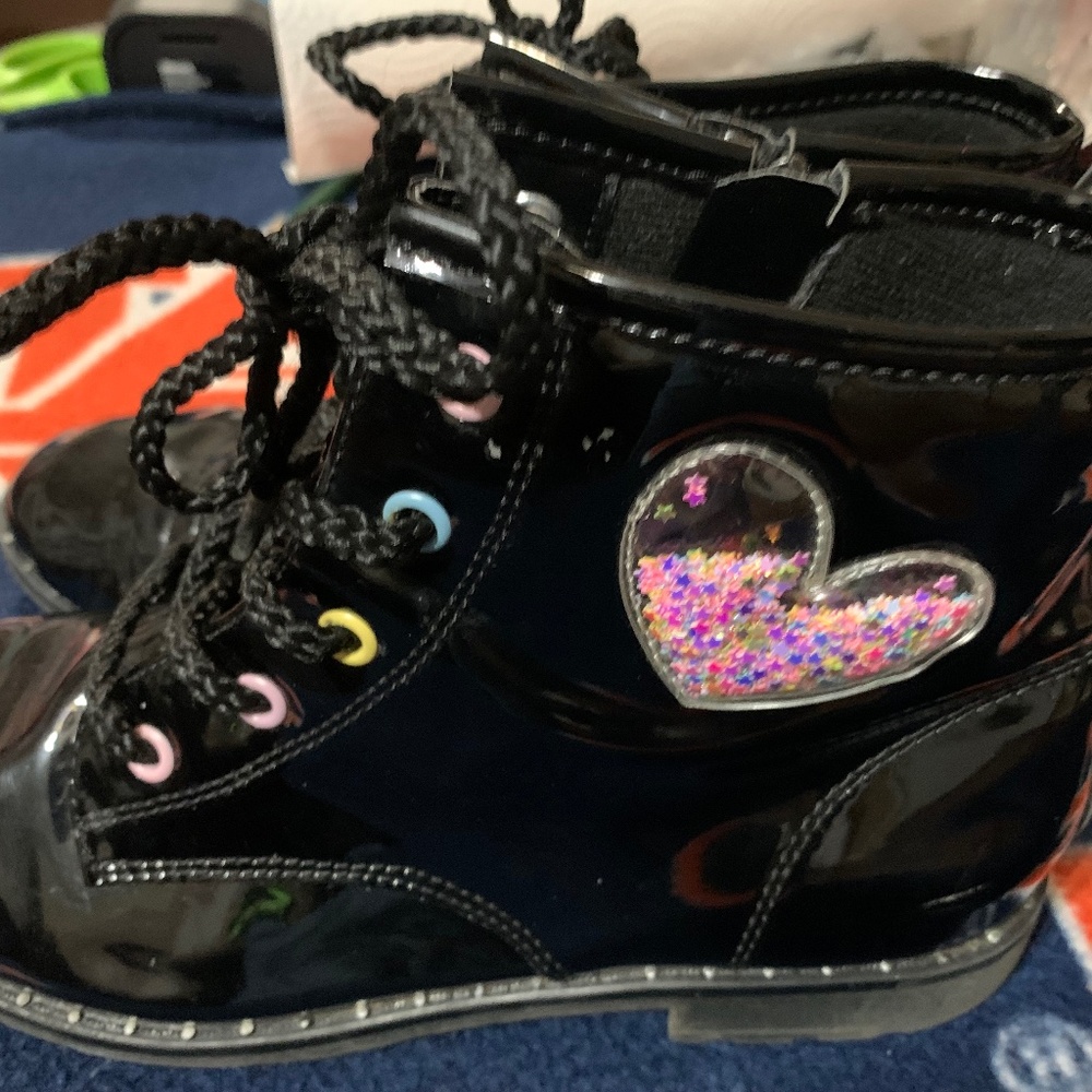 Girls boots